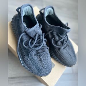Yeezy Adidas BOOST 350 -Black kids size 4